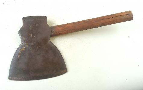 Left-handed offset hewing axe