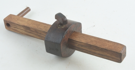 User-made marking gage