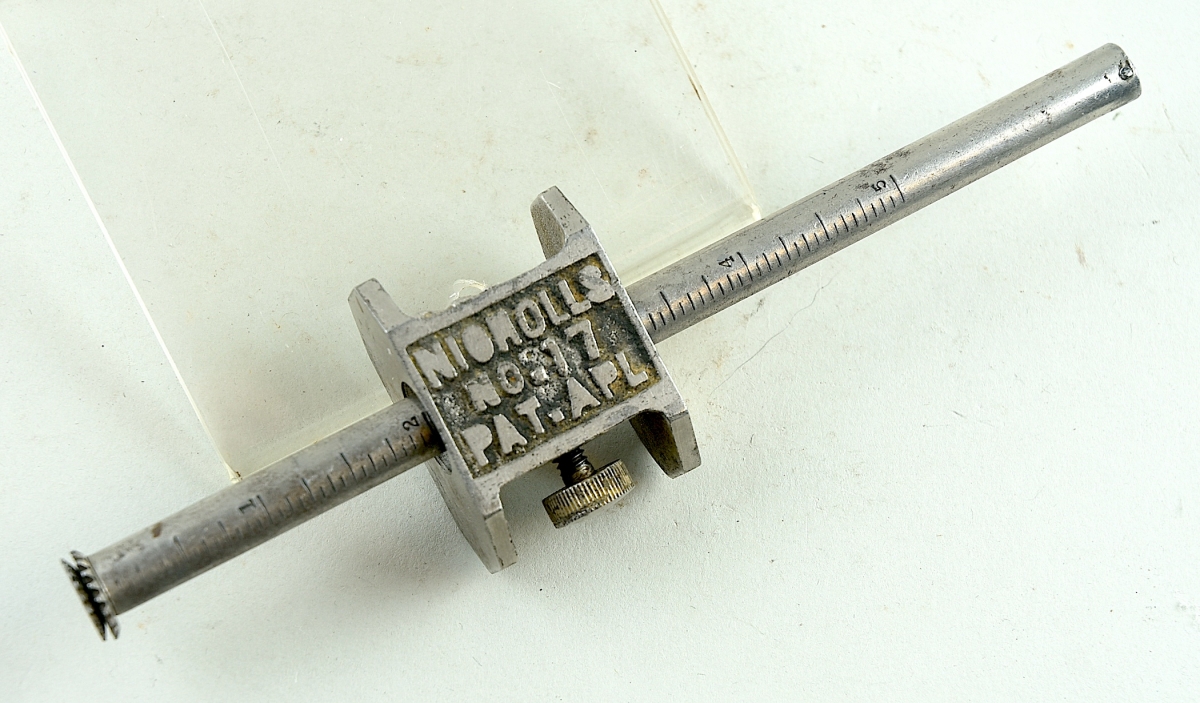 Nicholls No. 17 roller marking and mortise gage