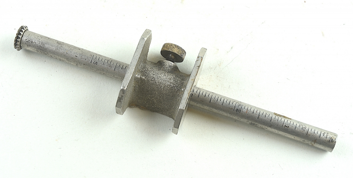 Nicholls No. 17 roller marking and mortise gage