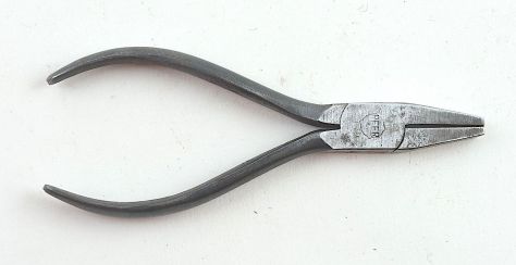 Peer flat pliers