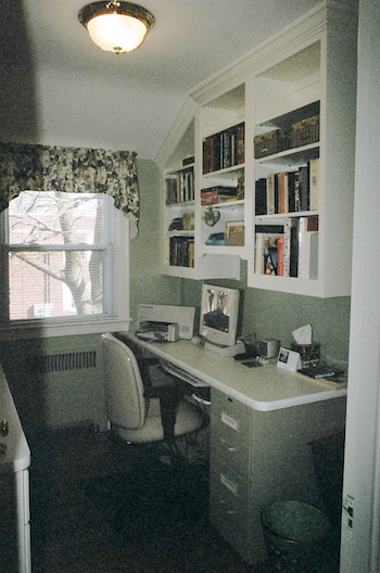 Built-in desk